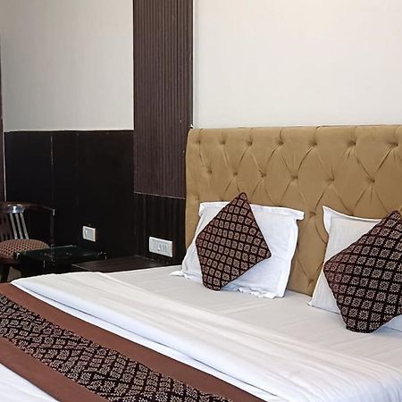 Hotel Shree Kanta Gurgaon Bagian luar foto