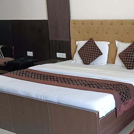 Hotel Shree Kanta Gurgaon Bagian luar foto