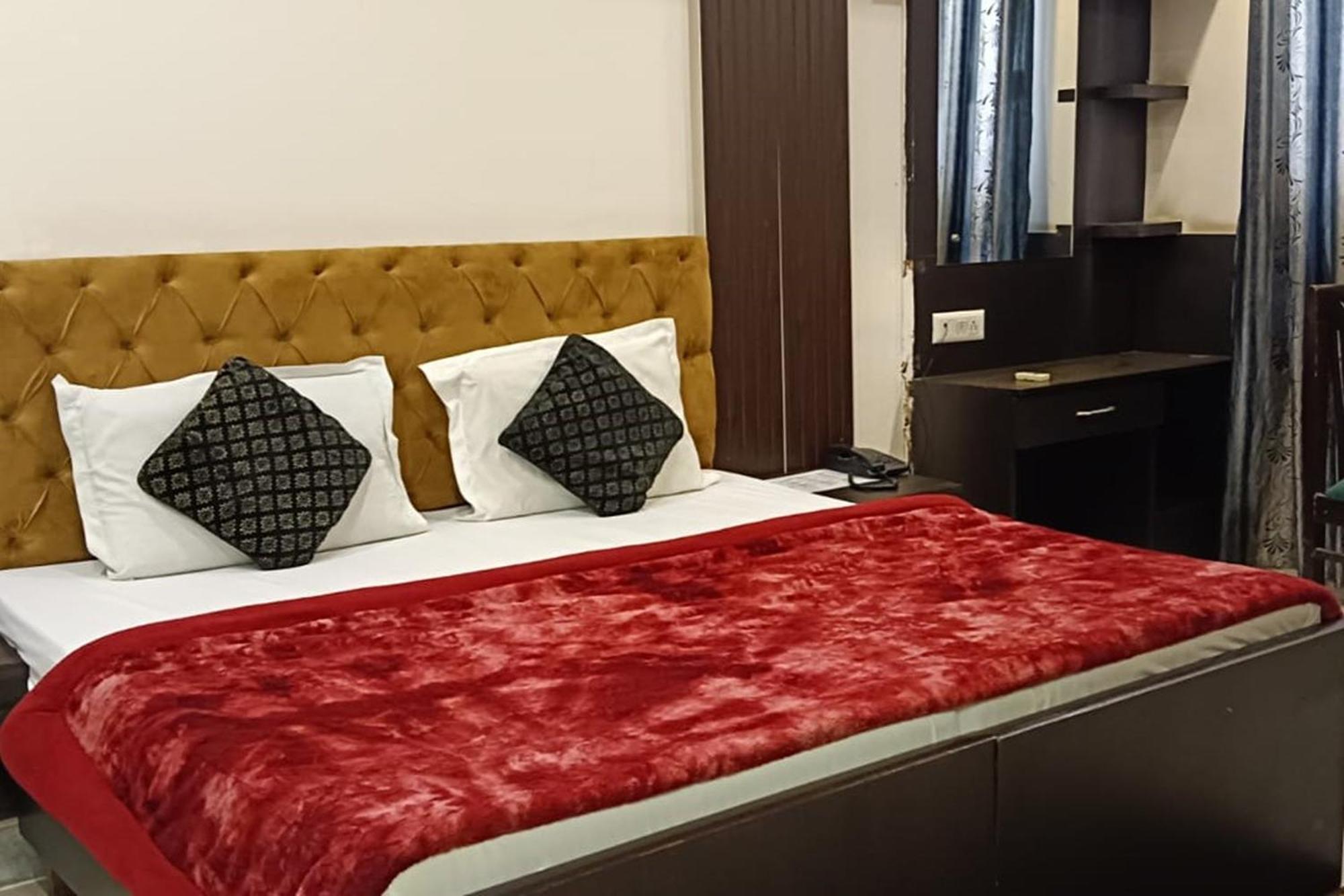 Hotel Shree Kanta Gurgaon Bagian luar foto