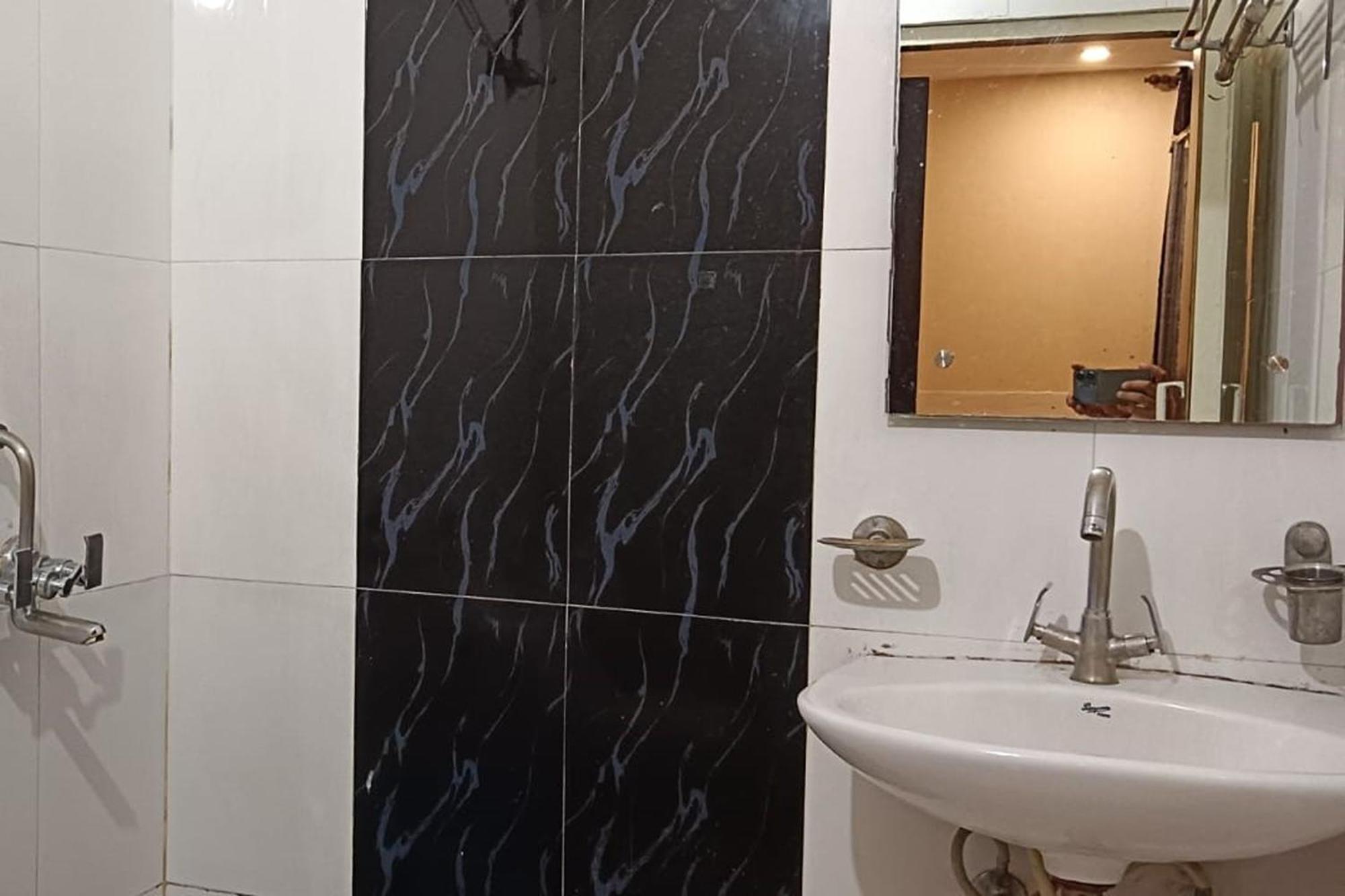 Hotel Shree Kanta Gurgaon Bagian luar foto