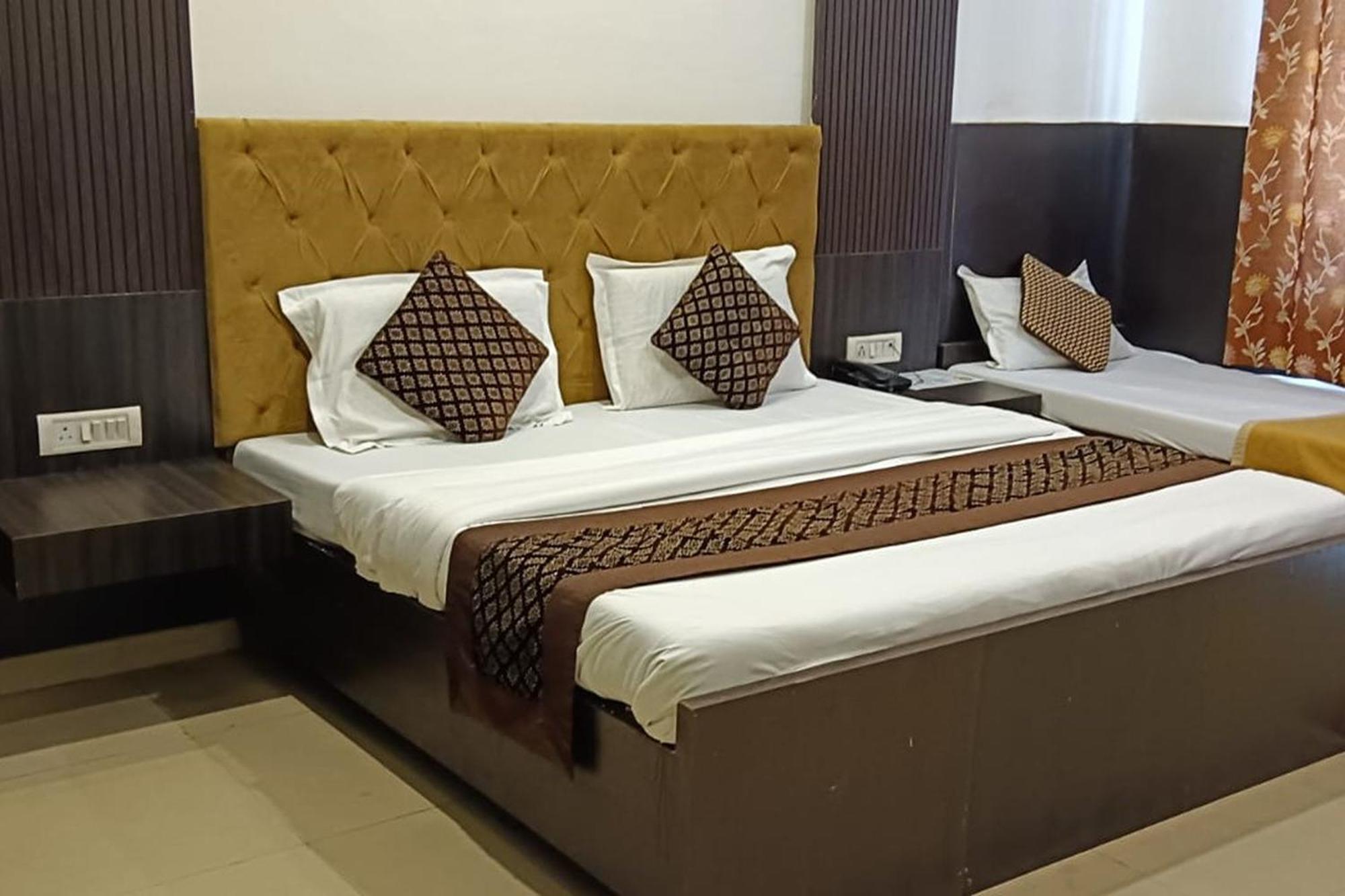 Hotel Shree Kanta Gurgaon Bagian luar foto