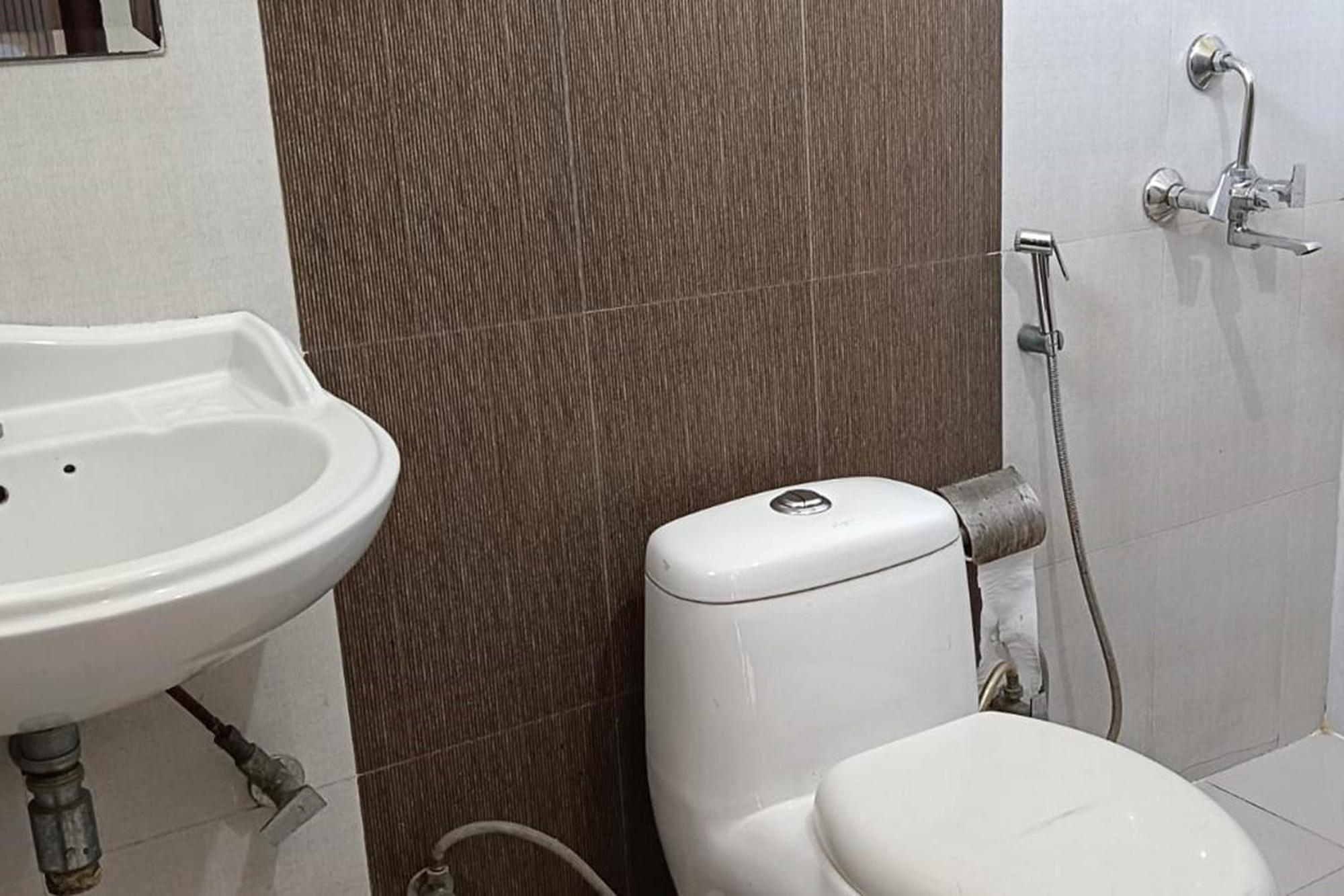 Hotel Shree Kanta Gurgaon Bagian luar foto