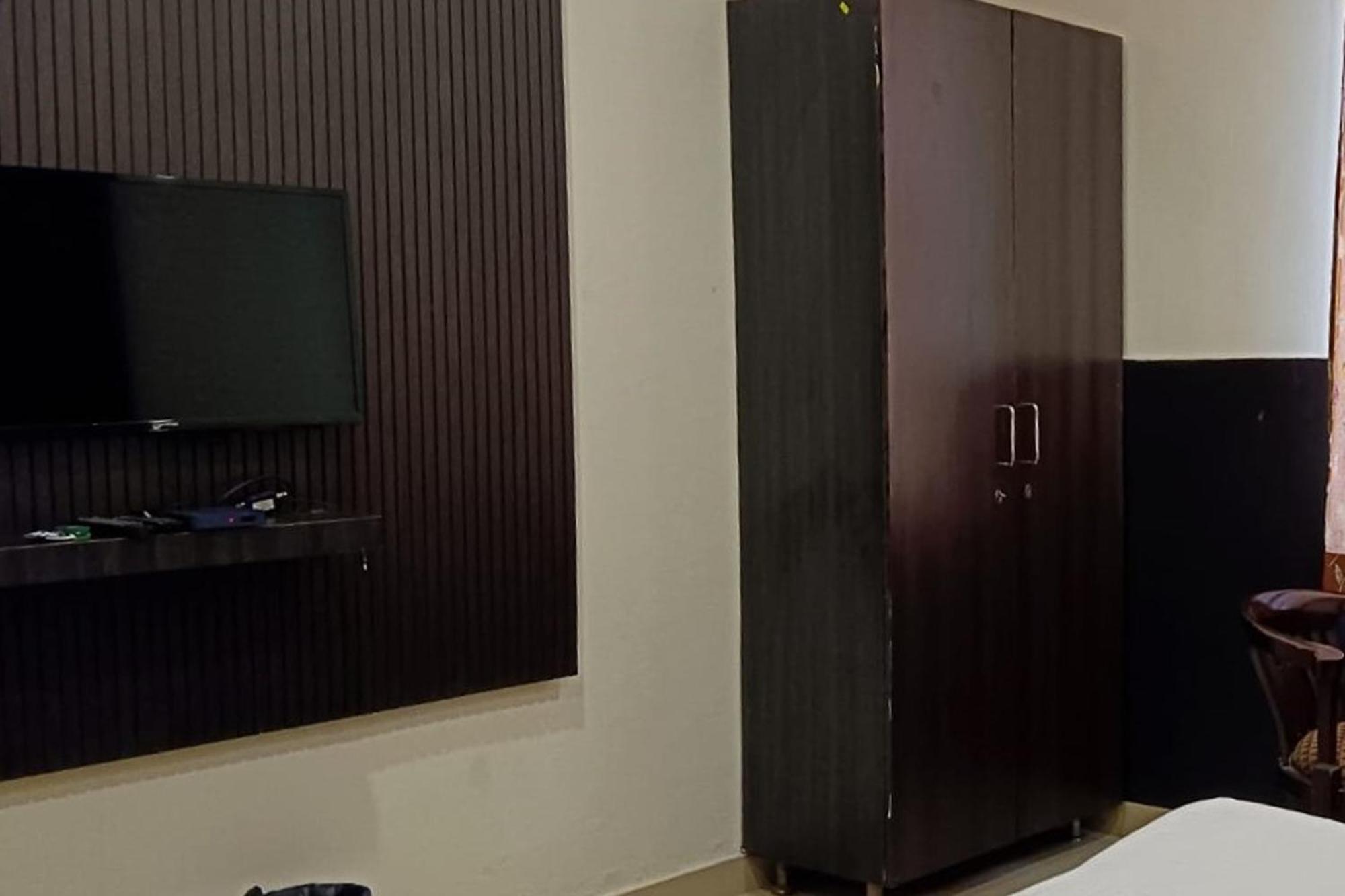 Hotel Shree Kanta Gurgaon Bagian luar foto