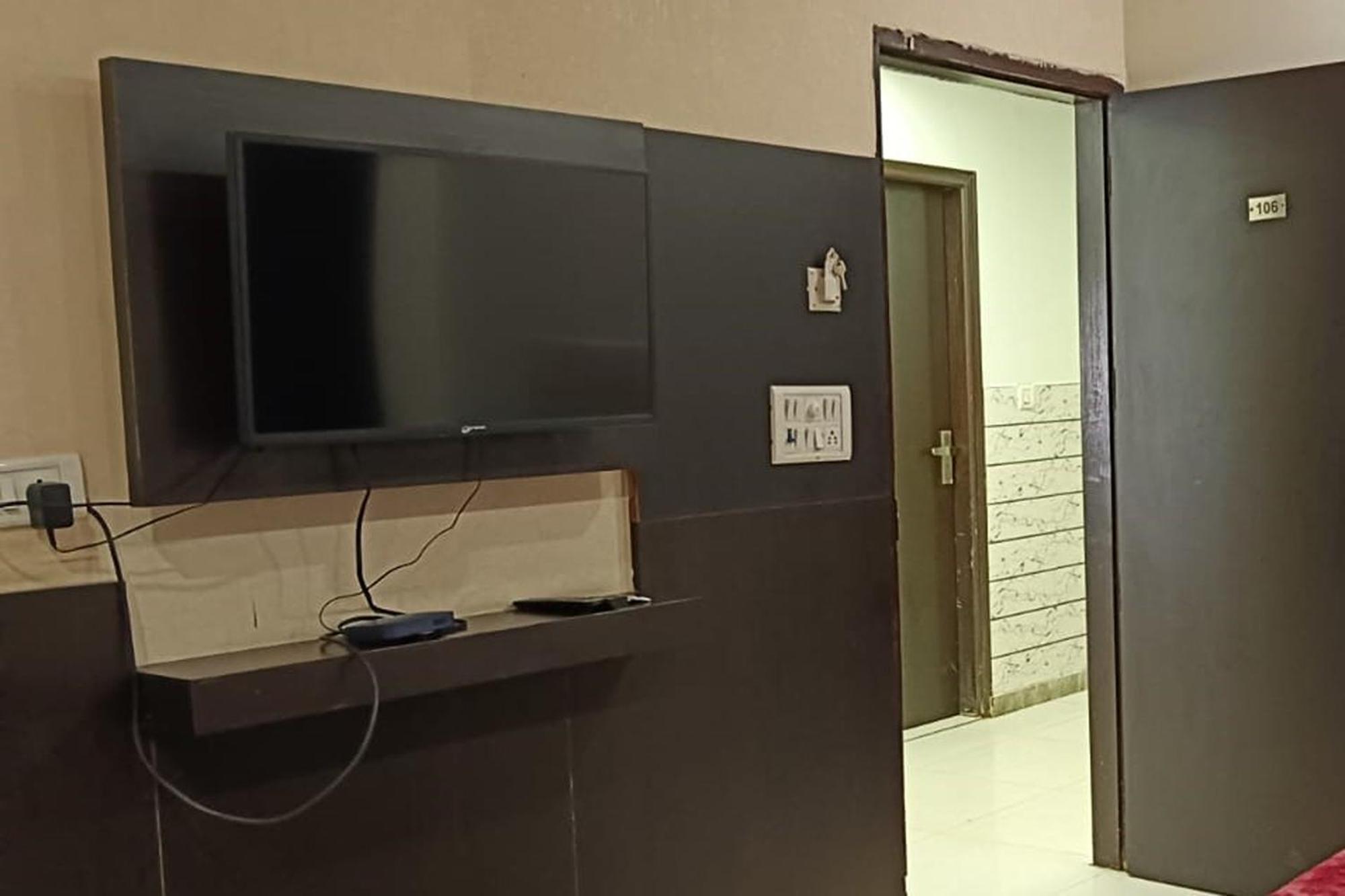 Hotel Shree Kanta Gurgaon Bagian luar foto