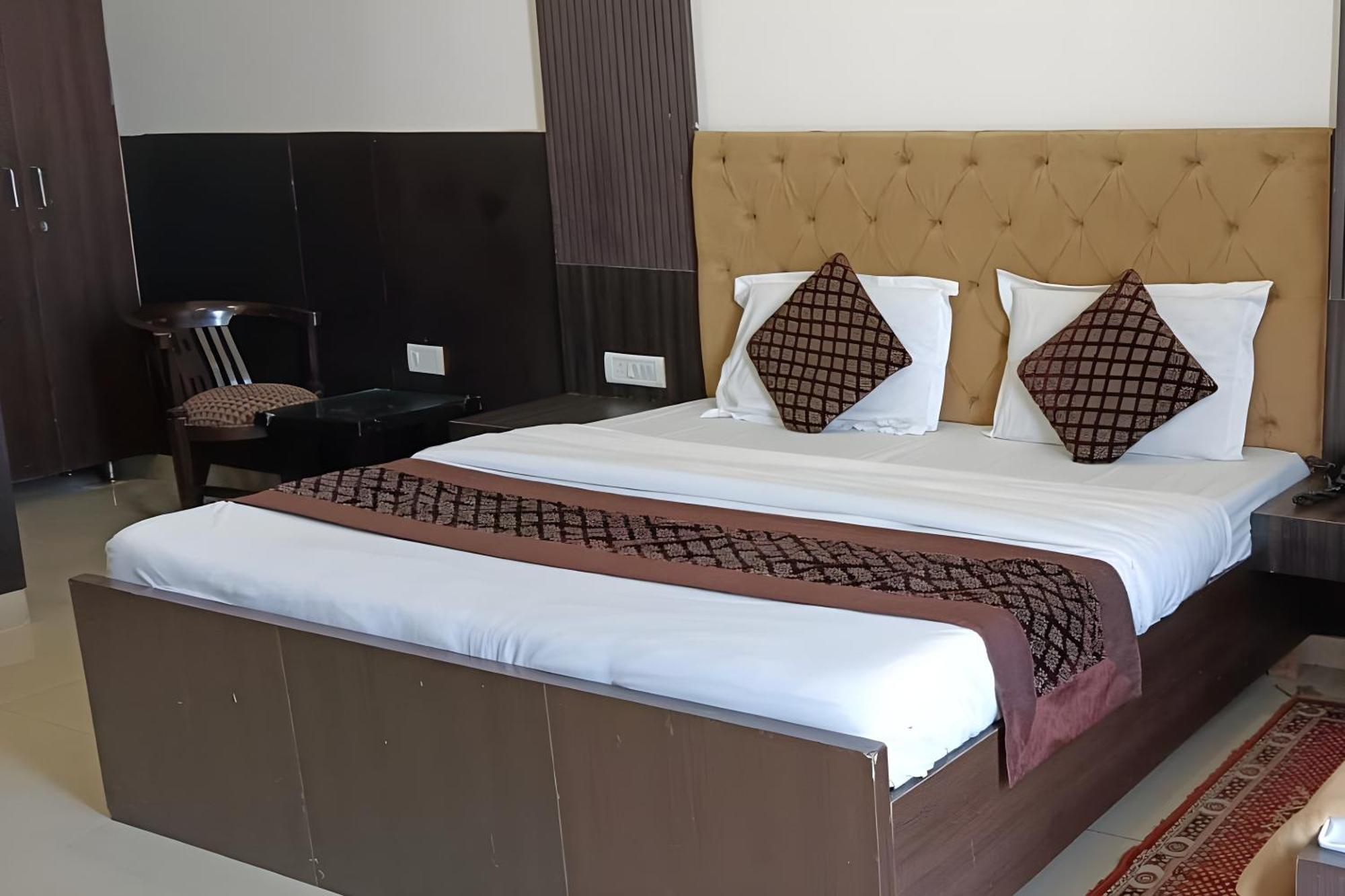 Hotel Shree Kanta Gurgaon Bagian luar foto