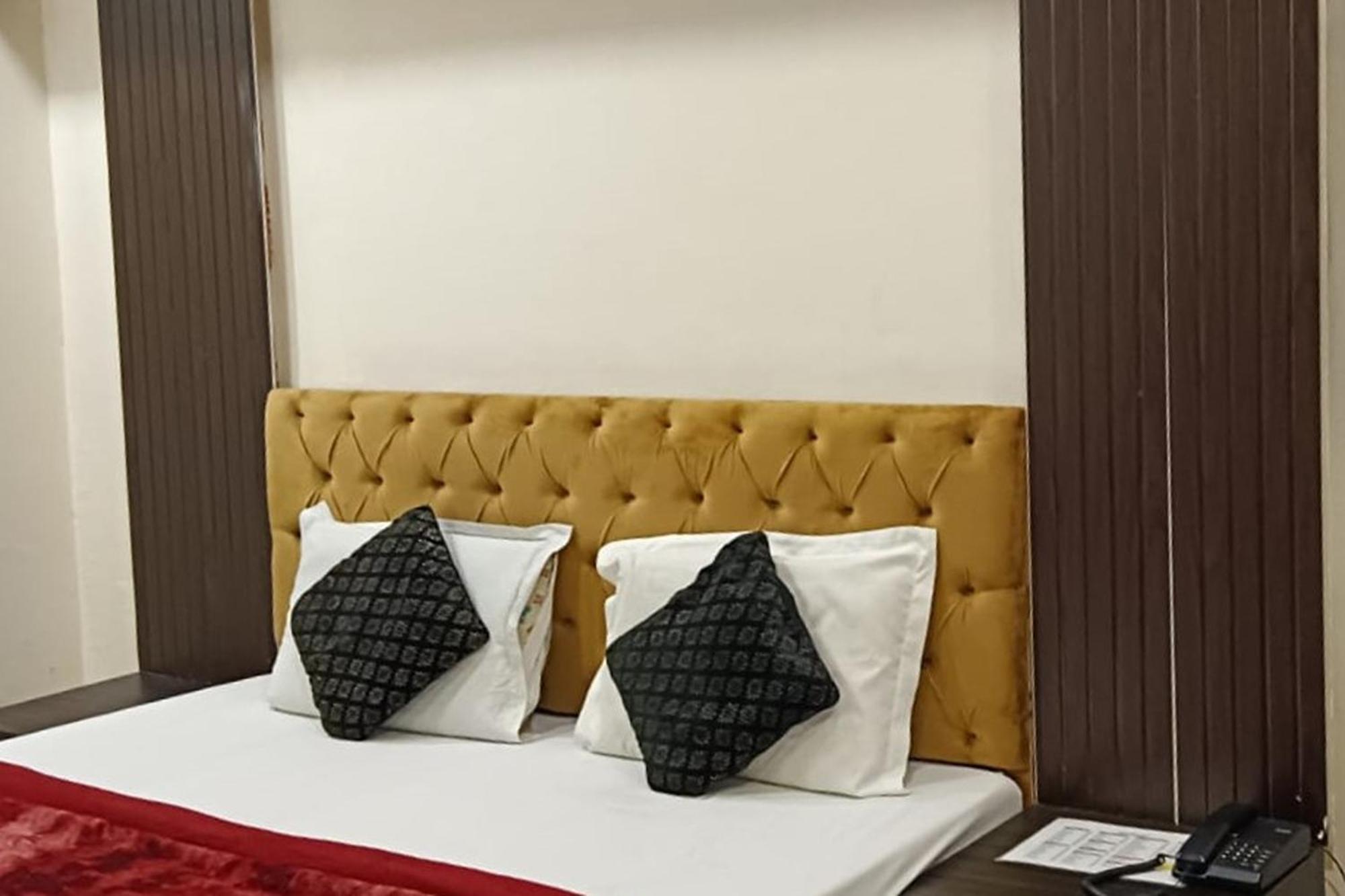 Hotel Shree Kanta Gurgaon Bagian luar foto