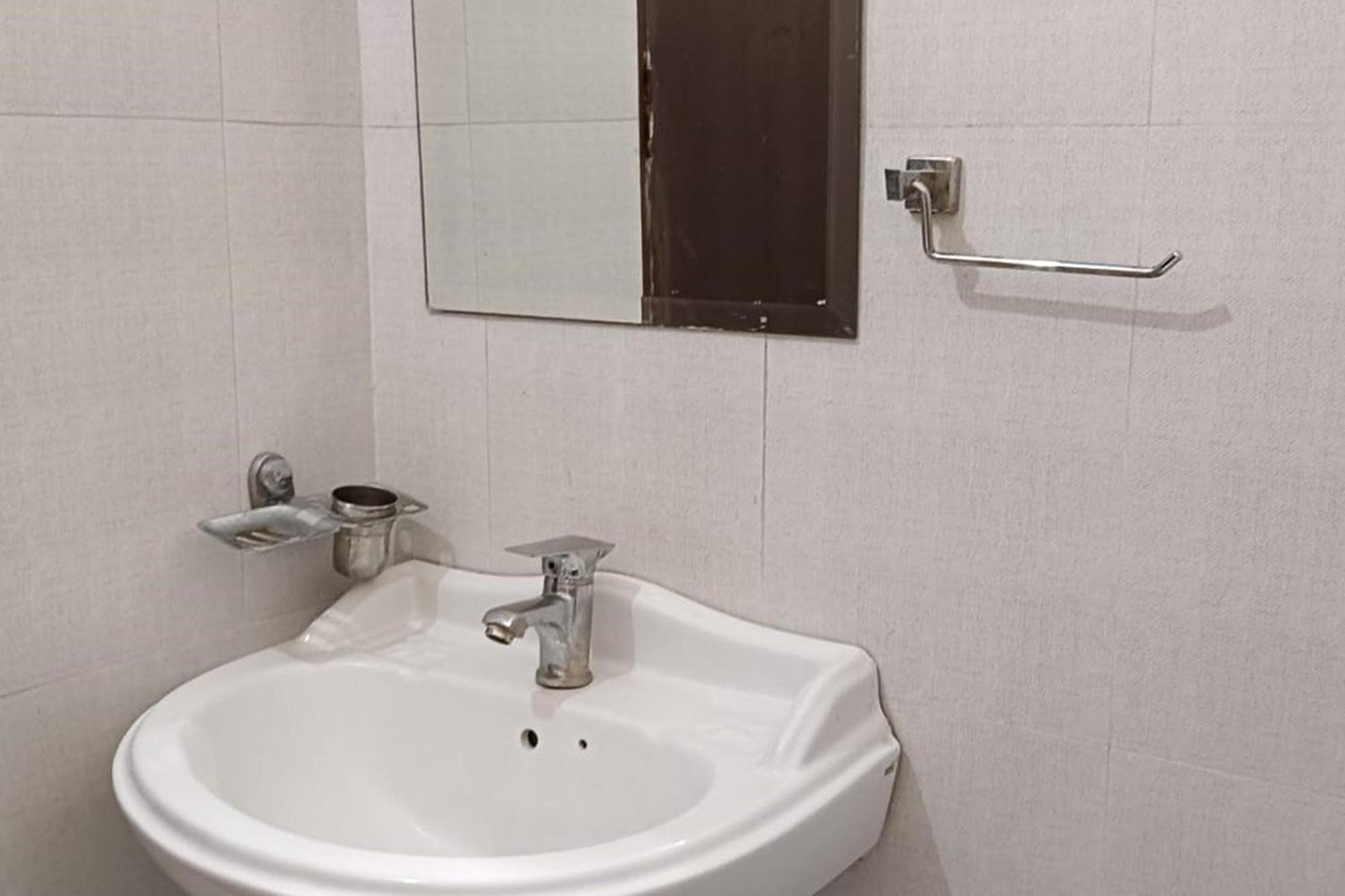 Hotel Shree Kanta Gurgaon Bagian luar foto