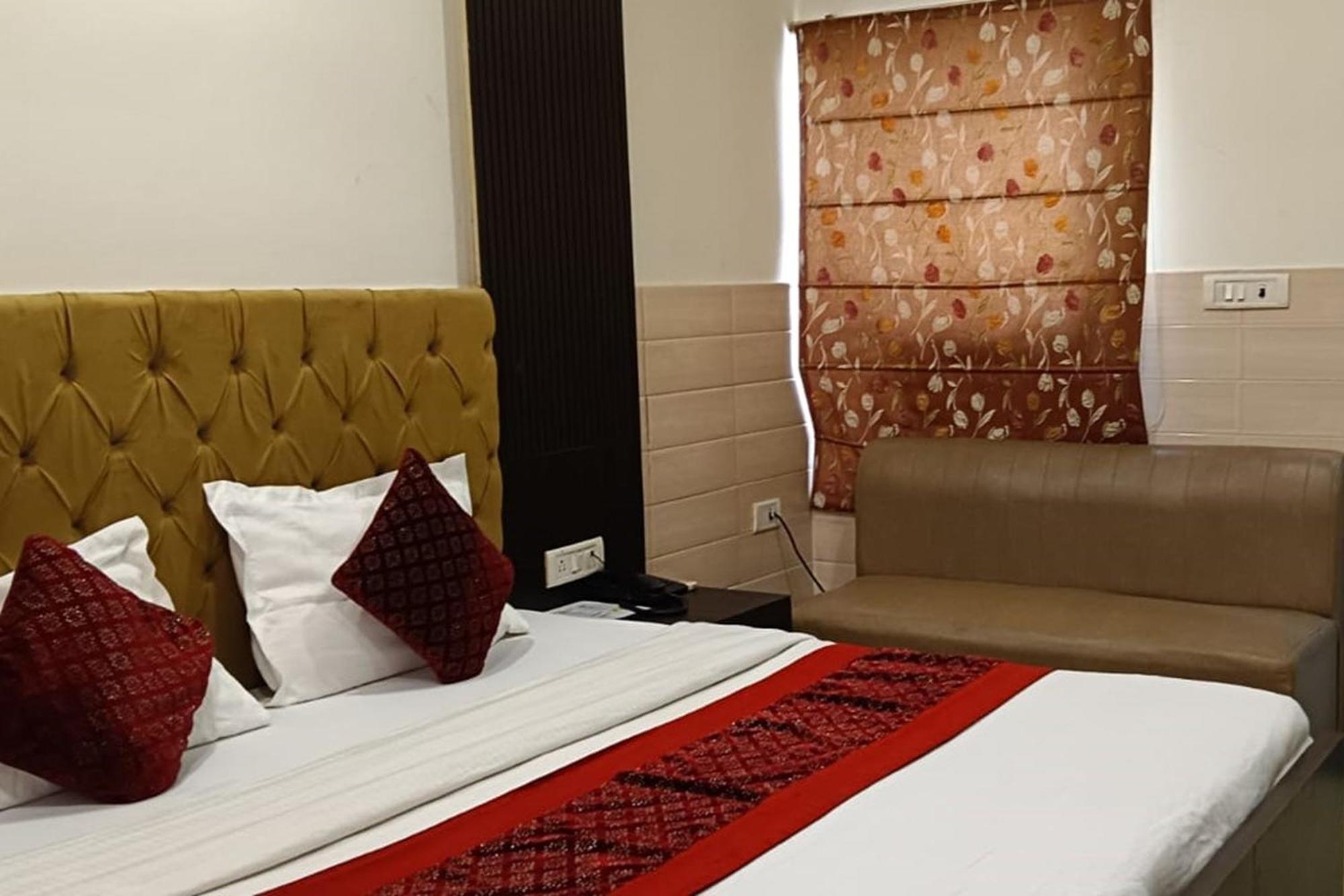 Hotel Shree Kanta Gurgaon Bagian luar foto