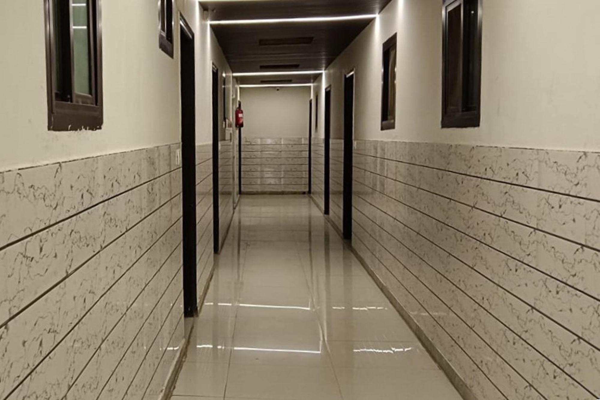 Hotel Shree Kanta Gurgaon Bagian luar foto