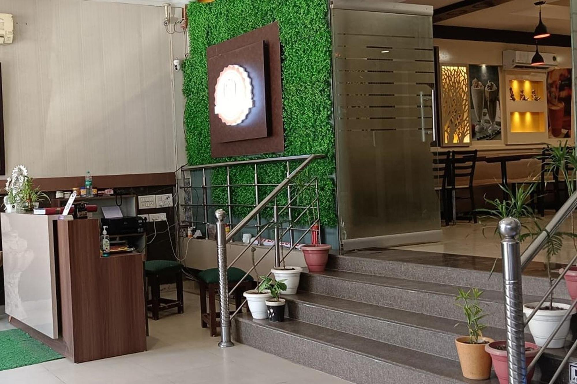 Hotel Shree Kanta Gurgaon Bagian luar foto