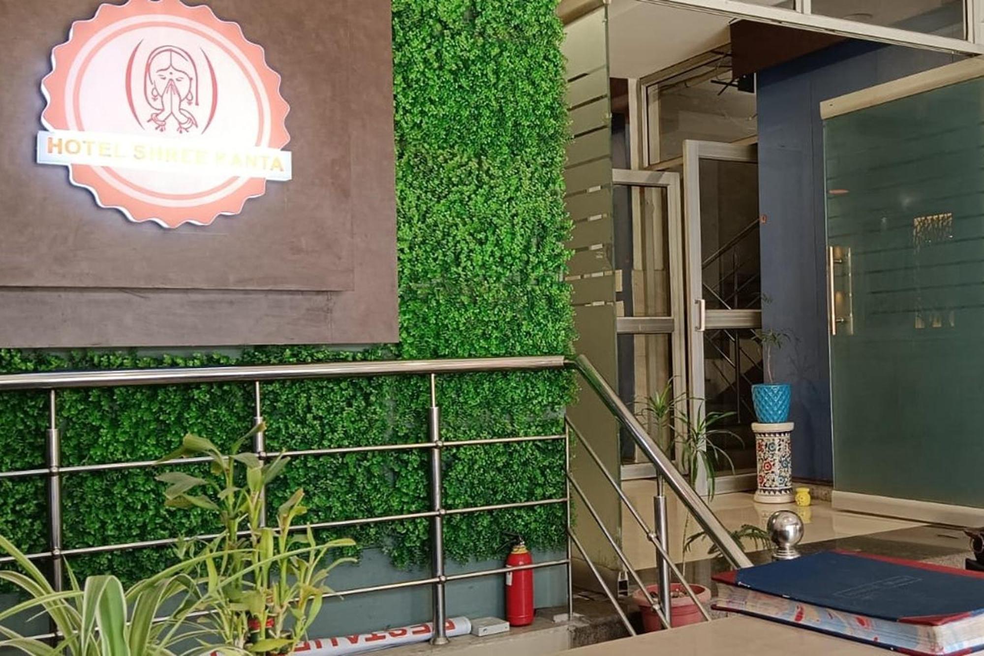 Hotel Shree Kanta Gurgaon Bagian luar foto
