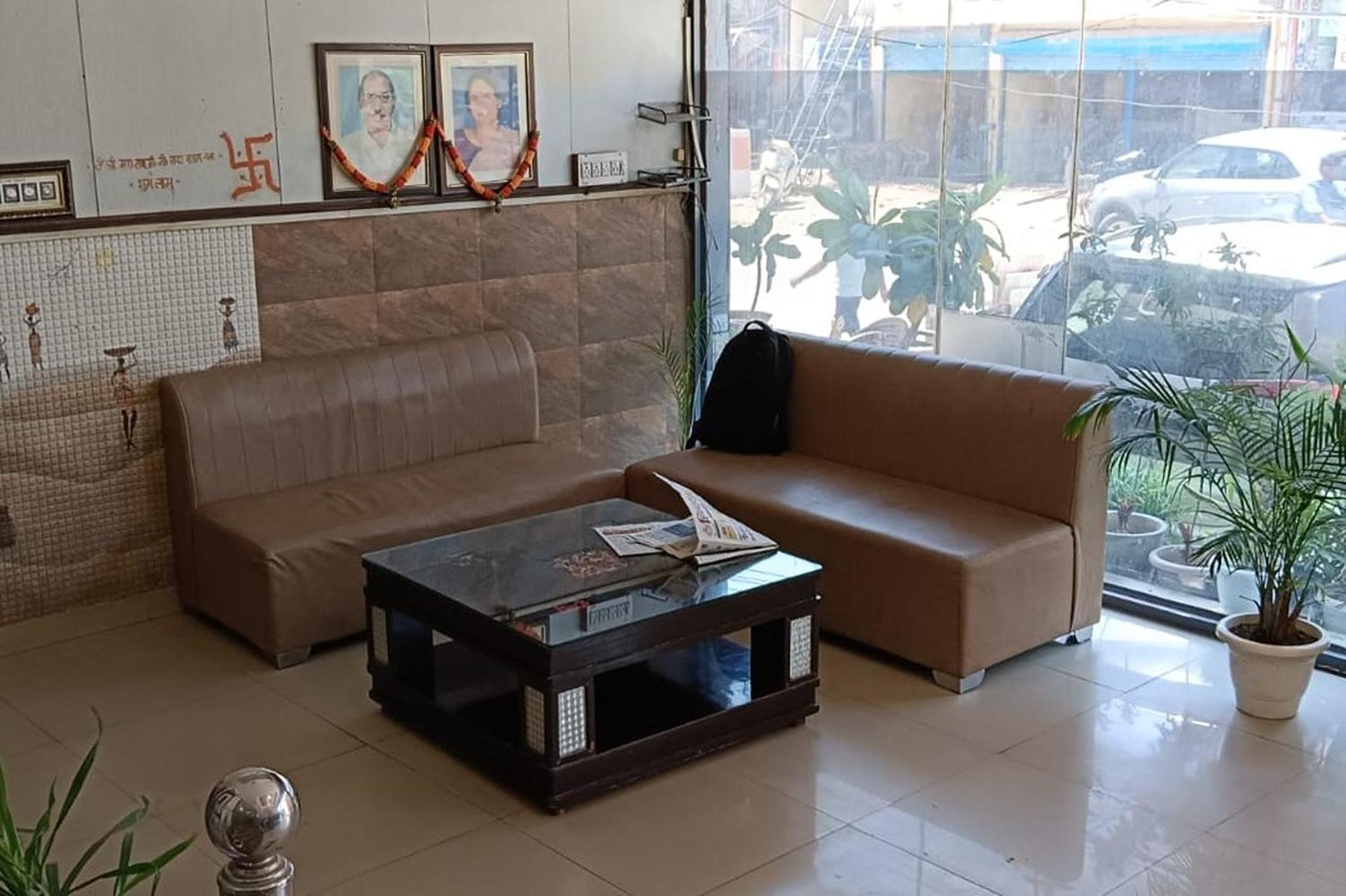 Hotel Shree Kanta Gurgaon Bagian luar foto