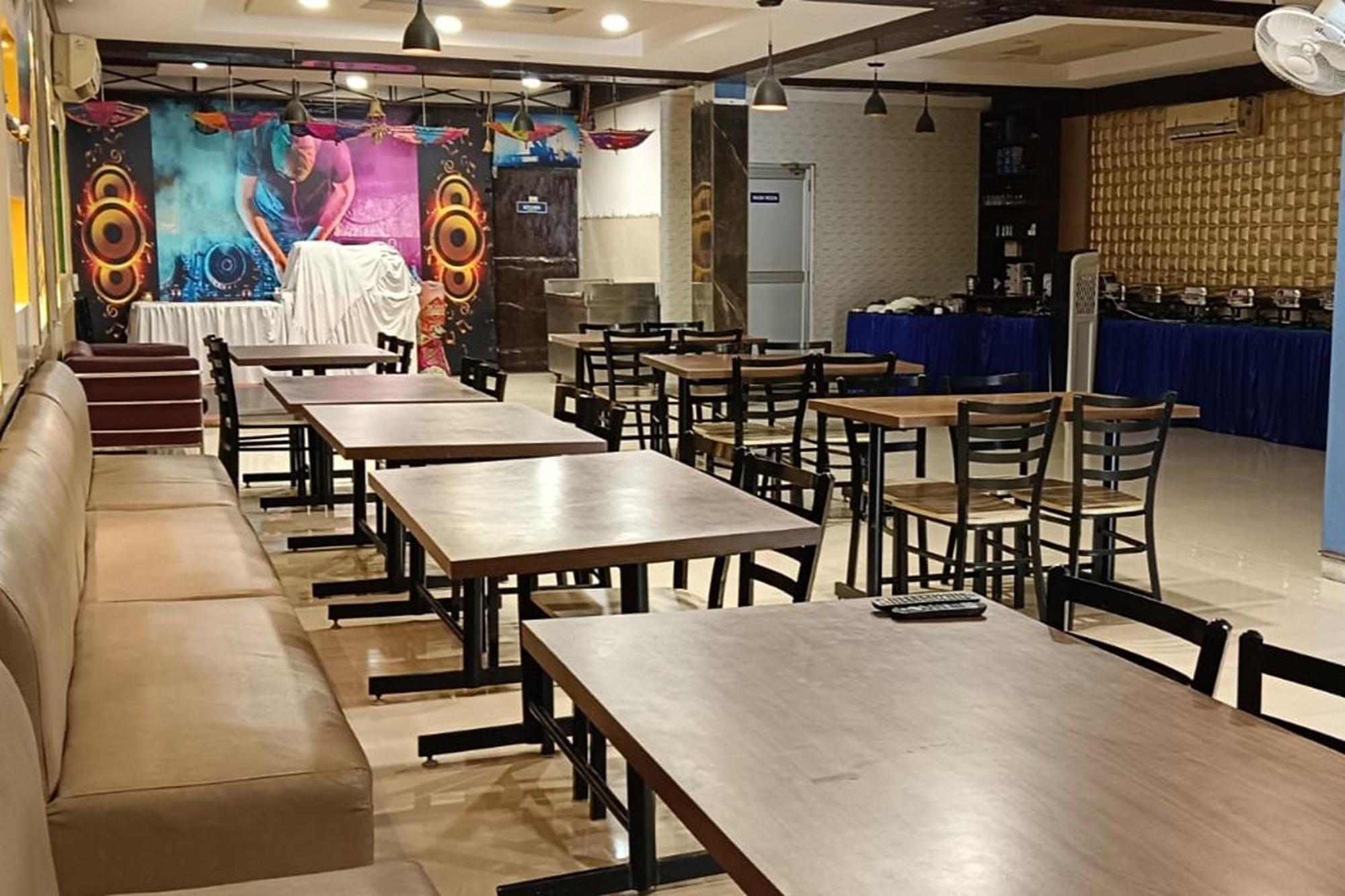 Hotel Shree Kanta Gurgaon Bagian luar foto